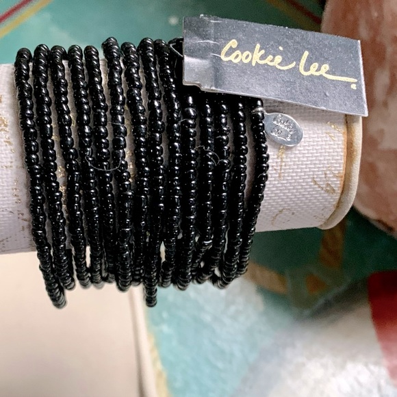 🐈‍⬛Set of 14 Black Seed Bead Stretch Bracelets with Silver Tone Signature Tag - Picture 5 of 5